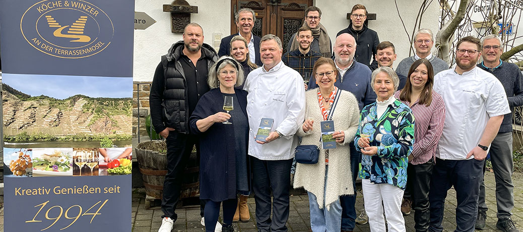 Gruppenfoto der Köche und WInzer · Foto: Frau Kruft vom Mayener Wochenspiegel